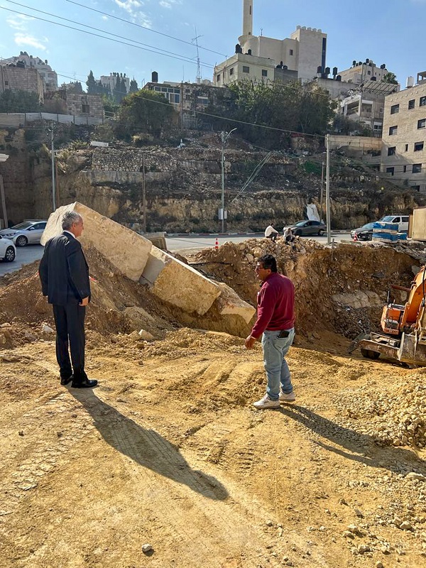 قسيس يطلع على تأهيل شبكة تصريف مياه الأمطار
