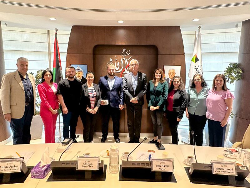 ناشطون ألبان يطلعون على عمل البلدية في المجال السياحي
