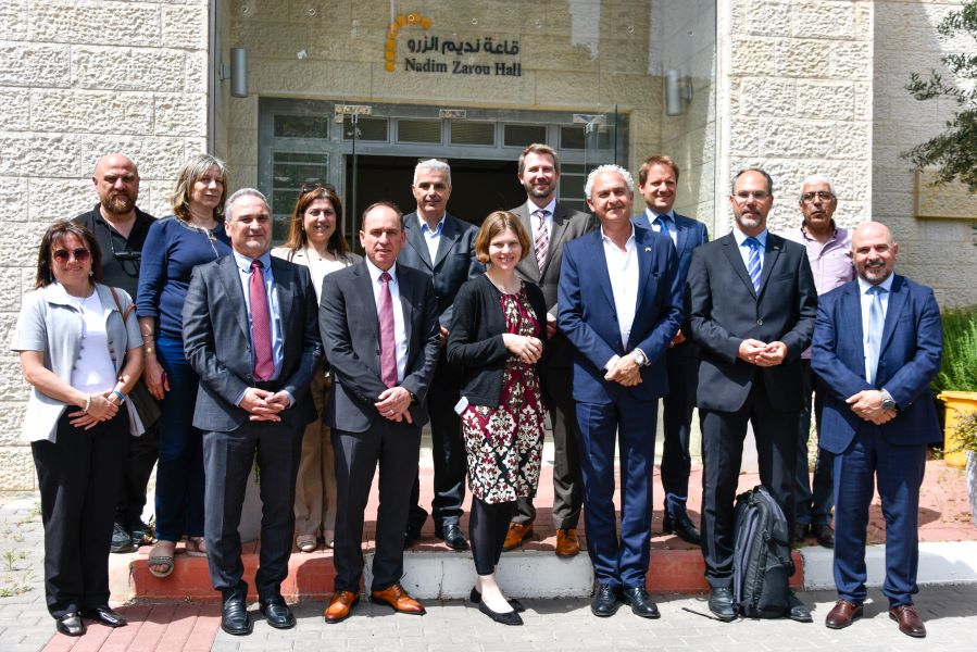وفد من بنك التنمية الألماني يطلع على مشاريع قام بتمويلها في المدينة  
