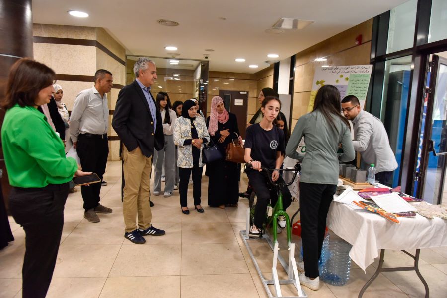 بلدية رام الله تنفذ مشروع حماة البيئة مع مدارس المدينة
