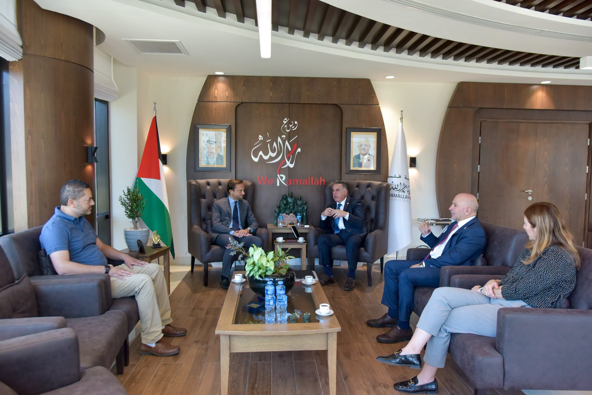 رئيس بلدية رام الله يستقبل القنصل العام الإيطالي